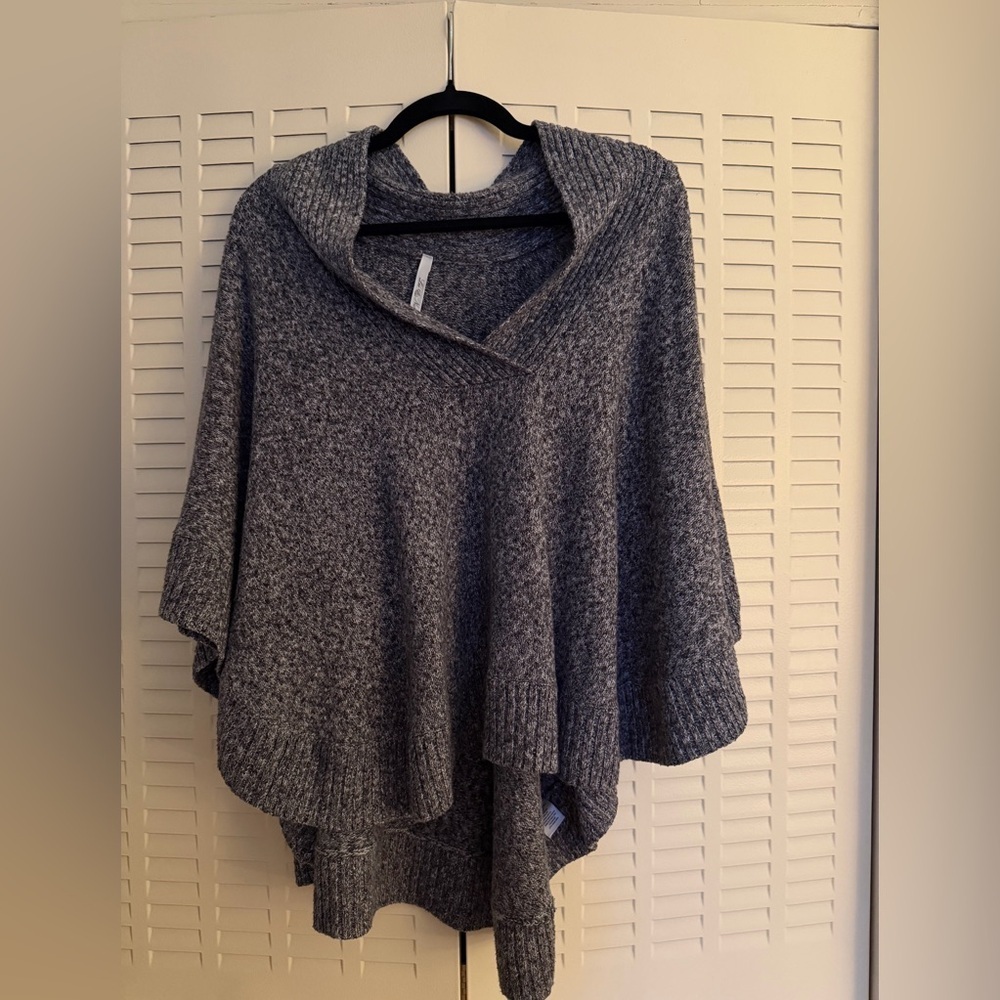 Leo & Nicole Charcoal Poncho Sweater | XL